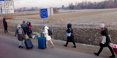 Знадобиться повернутися в Україну: посольства за кордоном можуть вимагати військовий квиток, — нардеп (відео)