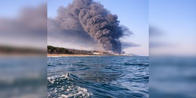 Удары по Туапсе и жалобы россиян: власти РФ признали поражение объектов, горящих в порту (видео)