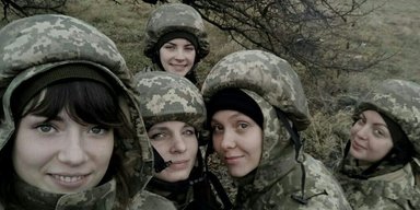 "Стать воїна не має значення": українські жінки готуються до мобілізації — NYT