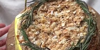 Ленивый "Наполеон" с шоколадным кремом и вишней: рецепт вкусного десерта без хлопот