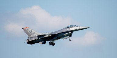 Перші F-16 з'являться в небі над Україною протягом місяця, — прем'єр-міністерка Данії (фото)