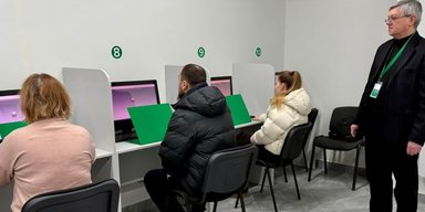 В Тернопольской области мужчина пришел сдавать теорию по ПДД со "шпионским набором"
