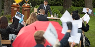 Закрутить гайки. "Слуги народа" хотят сделать то, что не вышло у Януковича и Порошенко