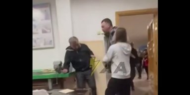 В Виннице отец ученицы сломал нос преподавателю: полиция уже отреагировала (видео)