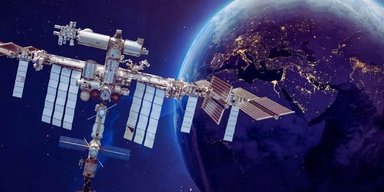 Міжнародна космічна станція виявила щось невідоме за 90 км над Землею