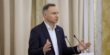 Над Польщею зафіксували невідомий об'єкт: президент скликав термінову нараду з військовими