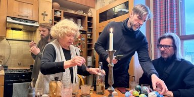 Ада Роговцева показала, как на кухне расписывает писанки на Пасху (фото)
