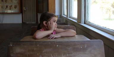 Выжить в детском лагере. Как помочь ребенку адаптироваться в новом коллективе и избежать травли со стороны сверстников