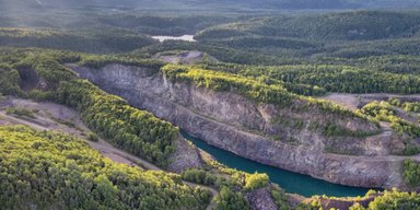Учені виявили найстарішу воду у світі: вони її не пили і ось чому