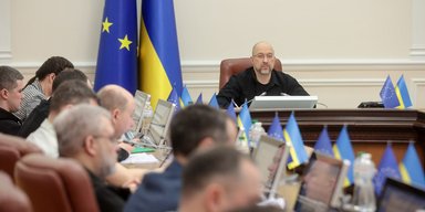 Кабмін оприлюднив зарплати прем'єра та віцепрем'єрів: хто отримав більше, ніж Шмигаль