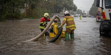 "Послідовно і справедливо": Зеленський пообіцяв розібратись, чому в Одесі від зливи загинули люди (відео)