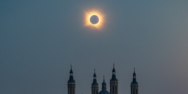 Відразу два чорні сонця: у NASA опублікували найгарніше фото сонячного затемнення