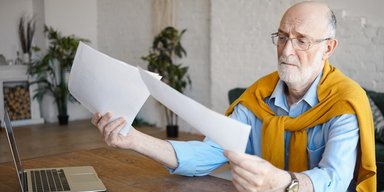 Складний вибір: батько думає виключити доньку з заповіту через її вчинок