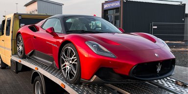 Справжній ексклюзив: в Україні помітили 630-сильний суперкар Maserati (фото)