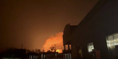Дроны поразили нефтебазу в оккупированном Луганске: поднялся сильный пожар (видео)
