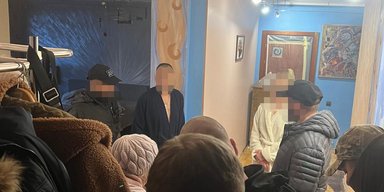 Держали деньги за иконами: СБУ задержали помощников действующих нардепов Украины, которые помогали "уклонистам"