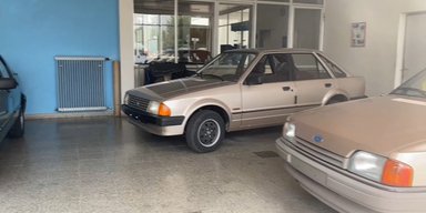 Раскрыта тайна заброшенного автосалона с Ford 80-х годов без пробега (видео)