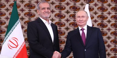 Возможная атака США на Иран: в РФ объяснили, помогут ли Тегерану оружием и солдатами
