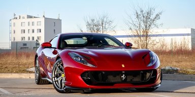 В Україну привезли швидкісний 800-сильний суперкар Ferrari (фото)