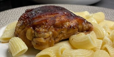 В будни и на праздник: рецепт курицы, запеченной в темном пиве