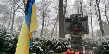 С колосками пшеницы: в Варшаве почтили память жертв Голодомора 1932-33 годов (фото, видео)
