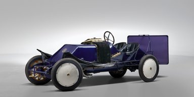 На аукціон виставили незвичний 113-річний спорткар Skoda в авіаційному стилі (фото)