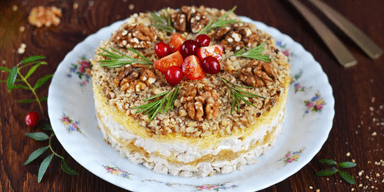Салат с курицей, грецкими орехами, яблоками и сыром: быстрый рецепт вкусной закуски