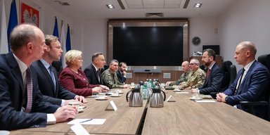 Нарушение воздушного пространства: Дуда обсудил со Столтенбергом падение российской ракеты