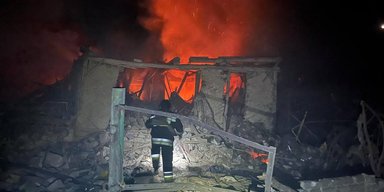 Російські окупанти обстріляли центр Куп'янська: є поранені, зайнялася пожежа (фото)