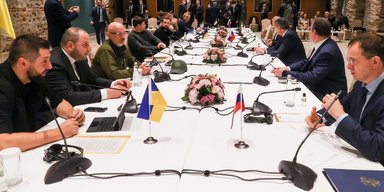 Быстрого "договорняка" не будет: РФ и Украина будут вести переговоры не менее 12 месяцев, — WP