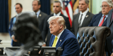 "Ошибки случаются": Трамп признал удар по иранской школе, где погибло 175 человек (видео)