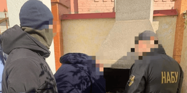 Ухвалювали незаконні рішення: судді та адвокати на Одещині допомагали чоловікам виїхати за кордон