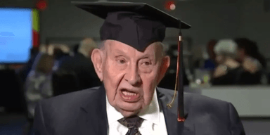 100-летний ветеран Второй мировой получил диплом спустя 60 лет после начала обучения