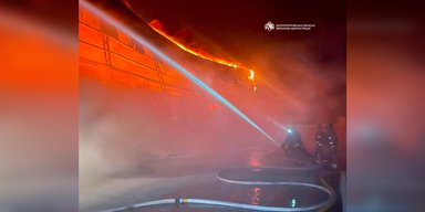 Під Дніпром спалахнула масштабна пожежа: росіяни вдарили по складах з продуктами