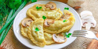 Вкусно, как в ресторане: рецепт вареников с грибами