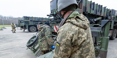 Из-за войны в Иране Украина может столкнуться с нехваткой "ценнейшего оружия" для отражения атак РФ, — Bloomberg