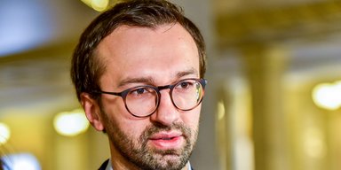 Лещенко вызывают в Раду из-за бесплатных поездок "Укрзализныцей": что известно