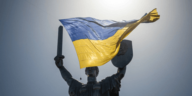 Хотят мстить: в Госдуме РФ призвали нанести удар по "Родине-матери" в Киеве