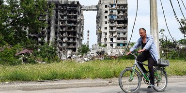 "Темно и опасно": россияне жалуются на "плохой отдых" в Мариуполе (фото)
