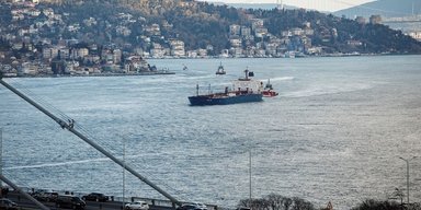 Грузовое судно, которое шло из Украины, заблокировало пролив Босфор: подробности (видео)