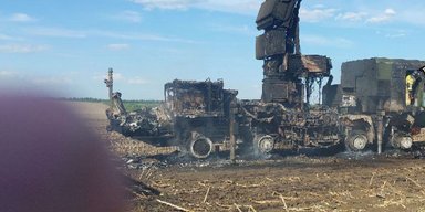 Запаркували в полі, не ховаючись: Сили оборони рознесли батарею ЗРК С-400 росіян на Бєлгородщині
