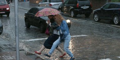 Киев "ушел под воду": что известно о последствиях непогоды и изменится ли погода на выходных (видео)