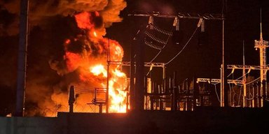 БПЛА атакували енергооб'єкт в Криму: потужні вибухи пролунали в Сімферополі, — соцмережі (відео)
