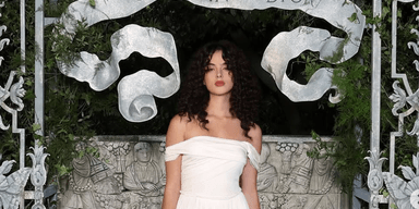 Дочь Моники Беллуччи в "свадебном" платье вышла на публику (фото)