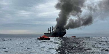Град пуль: команда грузового корабля рассказала, как сбежала от Ирана в Ормузском проливе