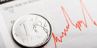 Дронами — по кораблю та рублю: що відбулося з валютою РФ після атаки на Новоросійськ