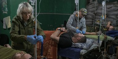 Медиков и авиаинженеров кидают в пехоту? Как Генштаб борется с потерями в ВСУ