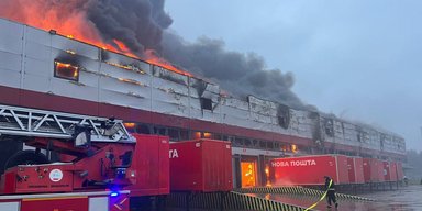 Российские БпЛА атаковали Луцк: враг ударил по многоэтажке и складам "Новой почты" (фото)