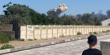 Защищался современными ПВО: в Генштабе подтвердили поражение аэродрома "Саки" в Крыму