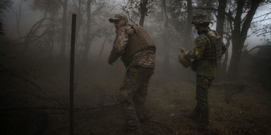 Місто розділене 50 на 50, єдиний вихід через поля: що відбувається в Кураховому, деталі від військових